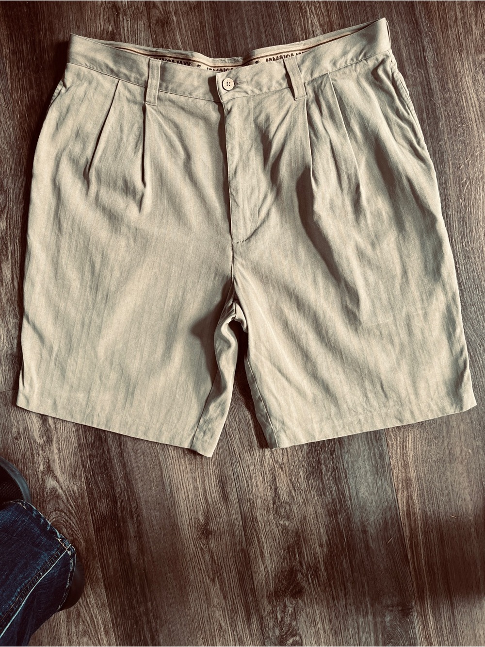 Jamaica Jaxx Men's 100% Silk Herringbone Pleated Shorts - Size 36